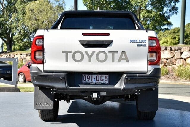 2025 Toyota Hilux SR5 in White