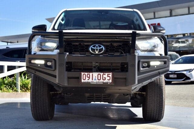2025 Toyota Hilux SR5 in White