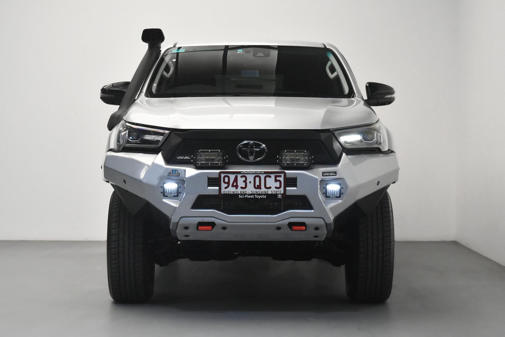 2025 Toyota Hilux SR5 in Silver