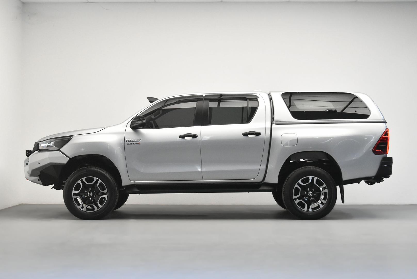2025 Toyota Hilux SR5 in Silver