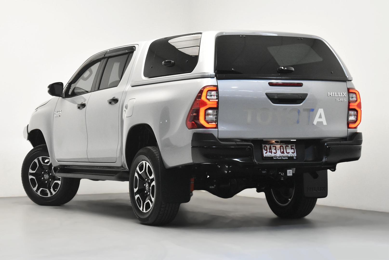 2025 Toyota Hilux SR5 in Silver