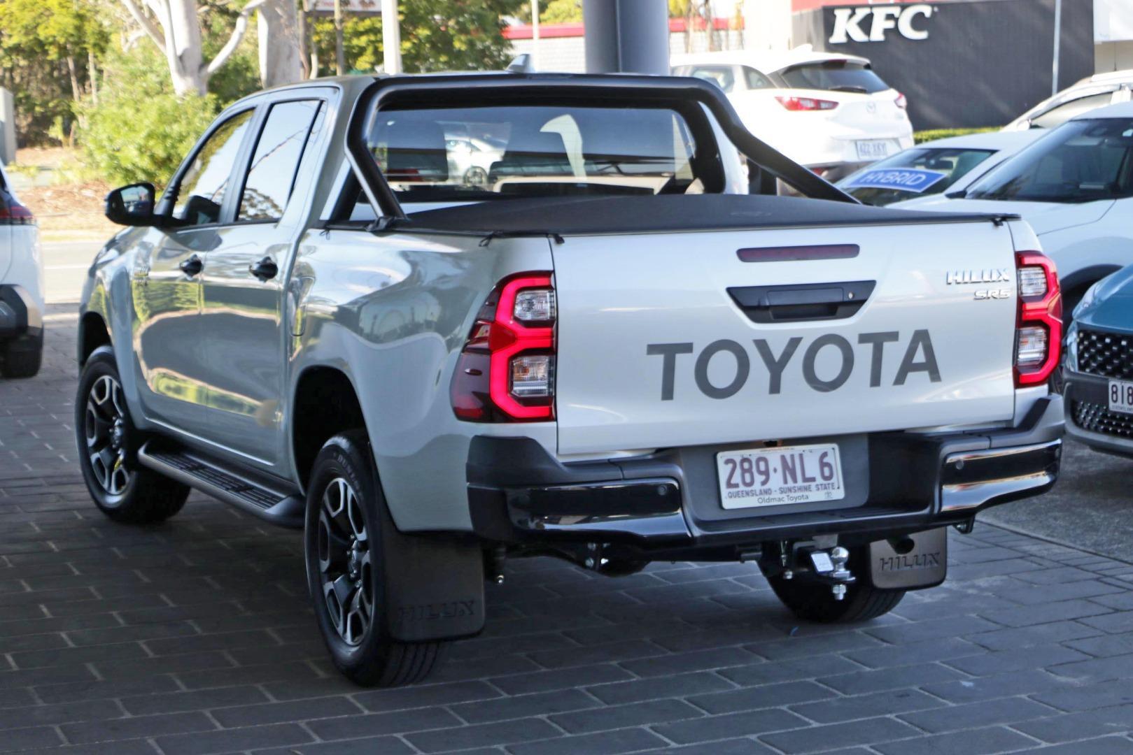 2025 Toyota Hilux SR5 in White
