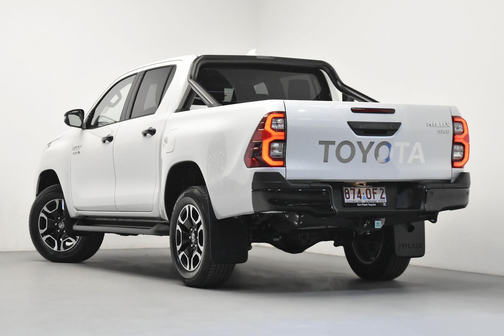 2025 Toyota Hilux SR5 in White