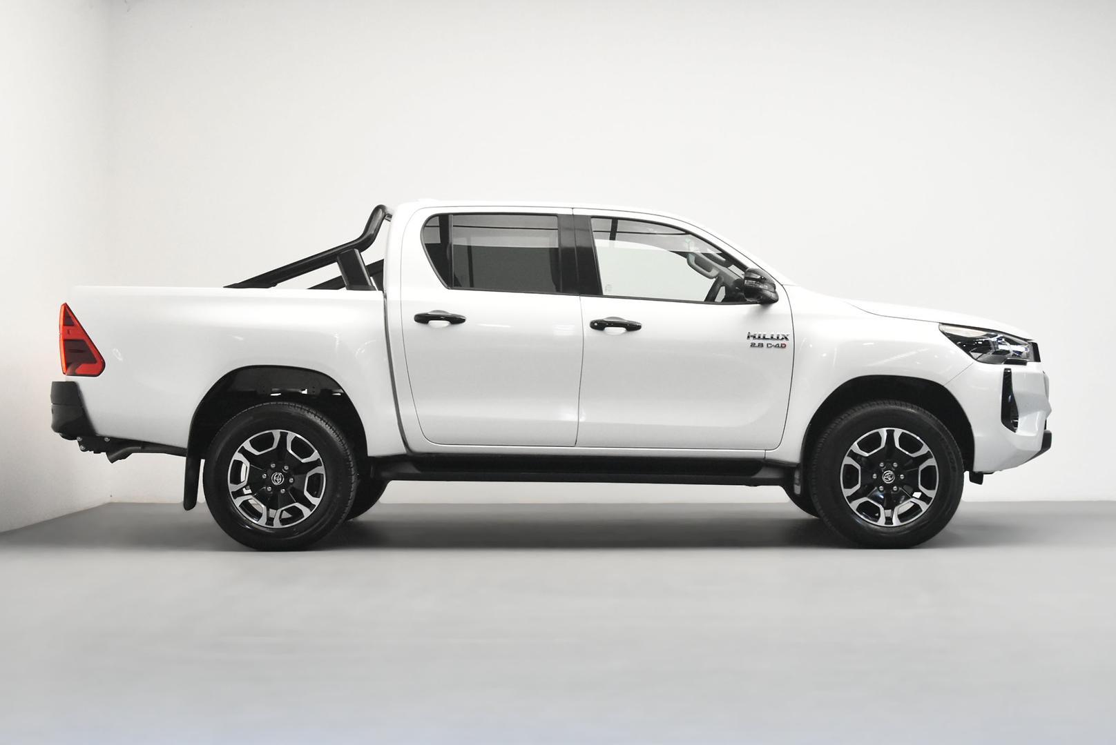2025 Toyota Hilux SR5 in White