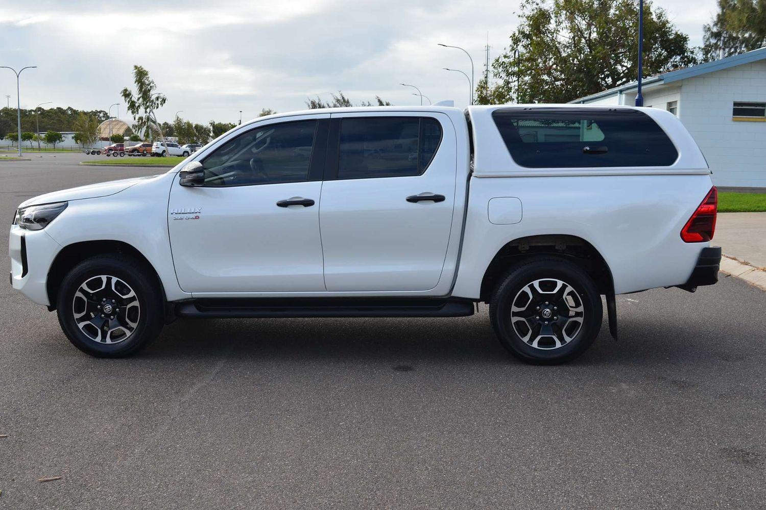 2024 Toyota Hilux SR5 in White