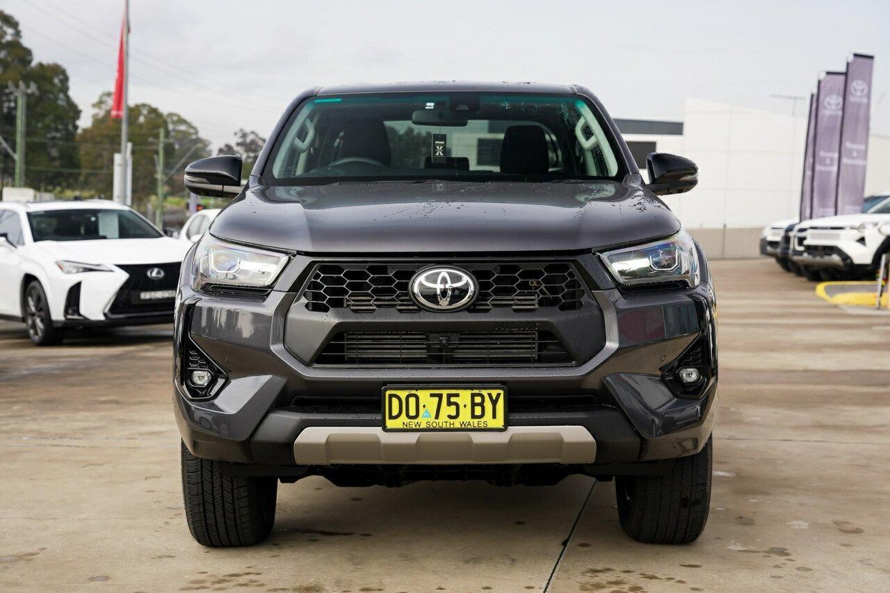 2025 Toyota Hilux SR5 in Silver
