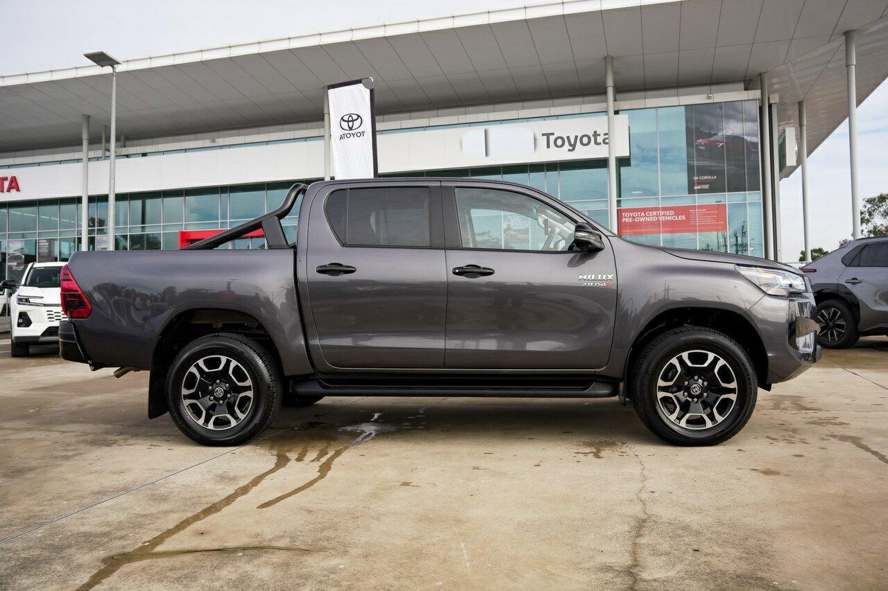2025 Toyota Hilux SR5 in Silver