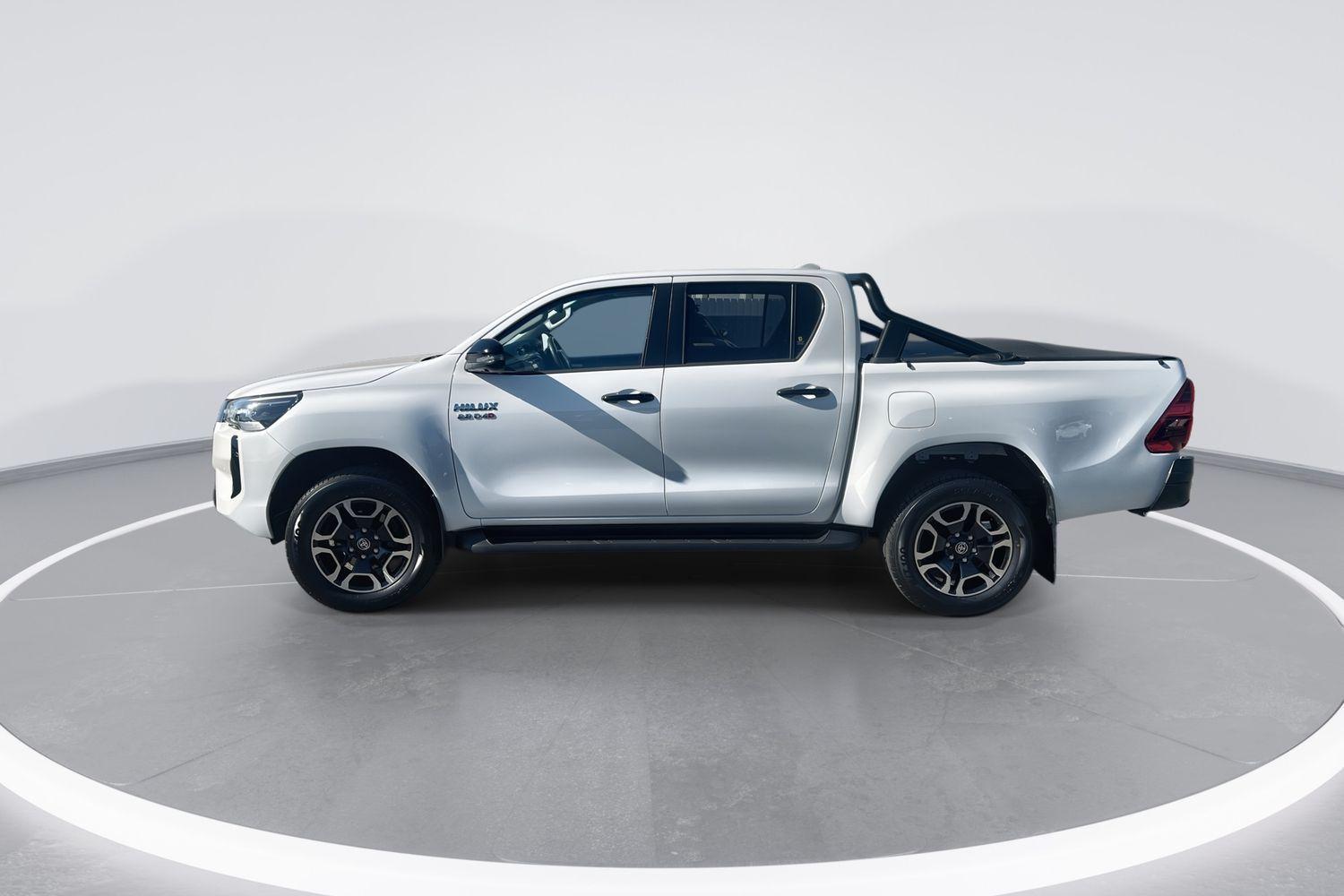 2025 Toyota Hilux SR5 in White