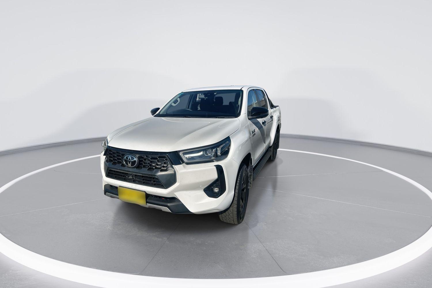 2025 Toyota Hilux SR5 in White