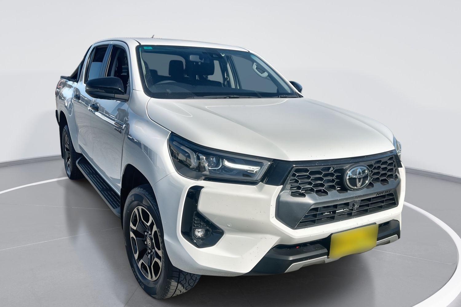 2025 Toyota Hilux SR5 in White