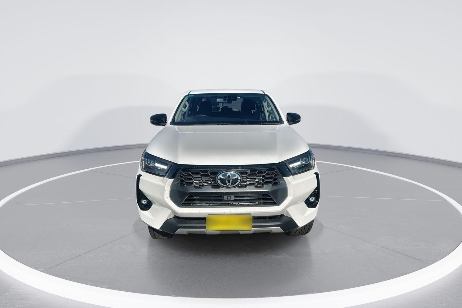 2025 Toyota Hilux SR5 in White