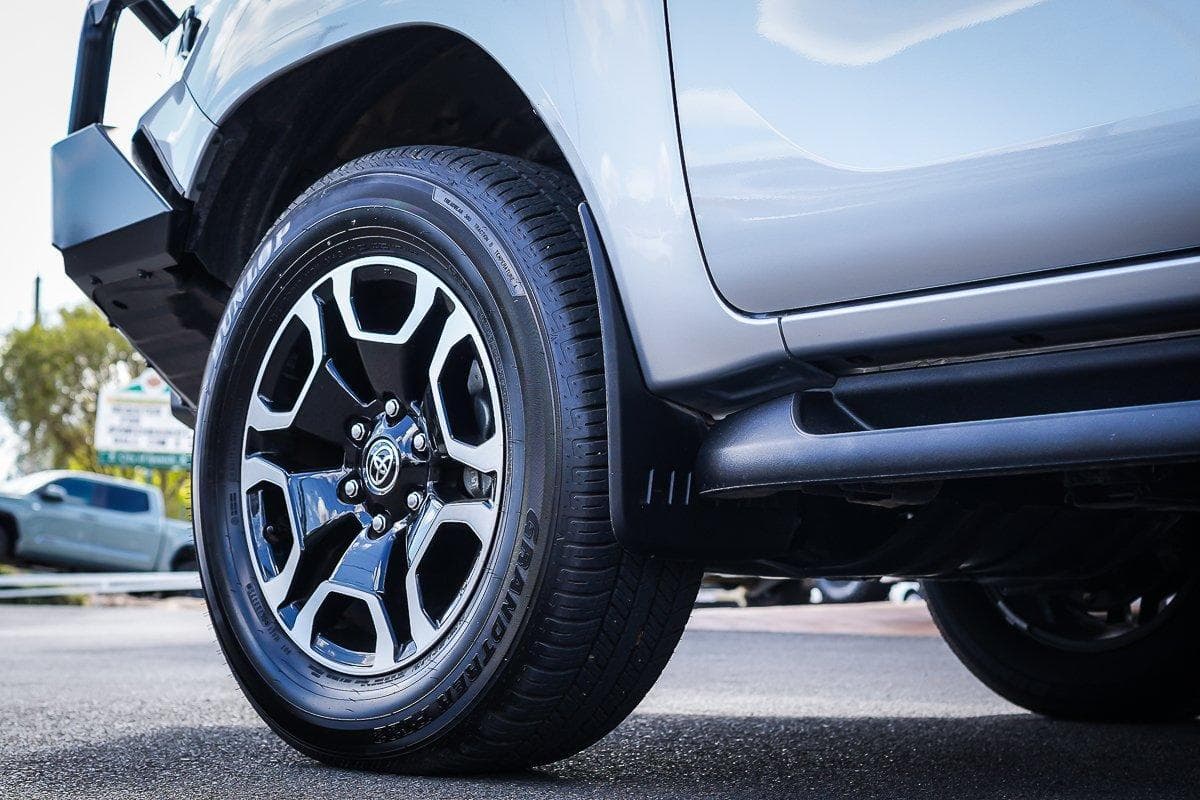 2025 Toyota Hilux SR5 in Silver