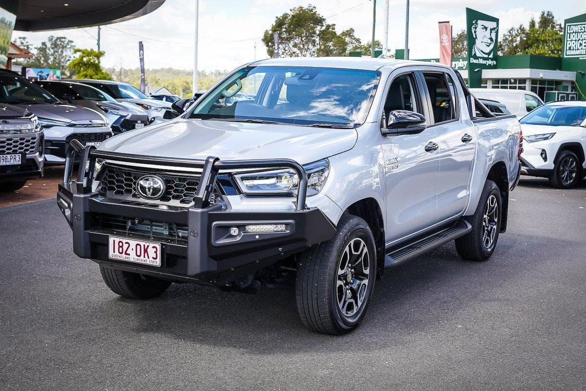 2025 Toyota Hilux SR5 in Silver