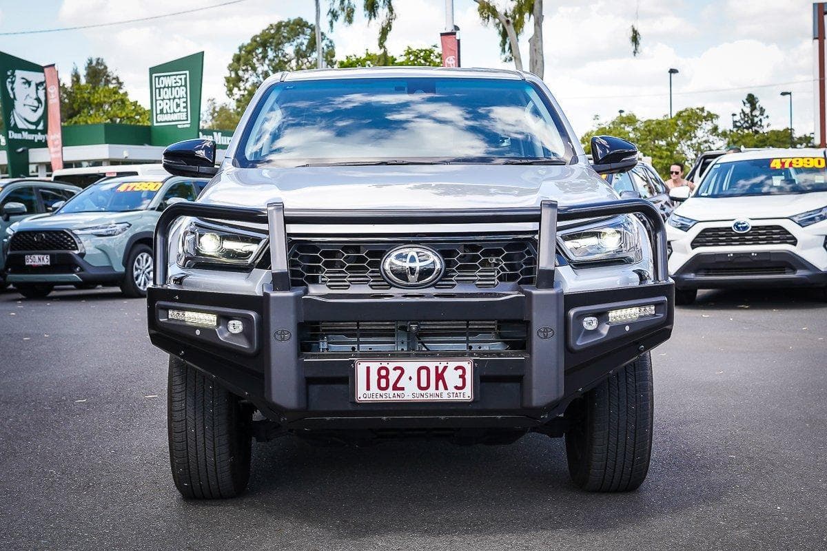 2025 Toyota Hilux SR5 in Silver