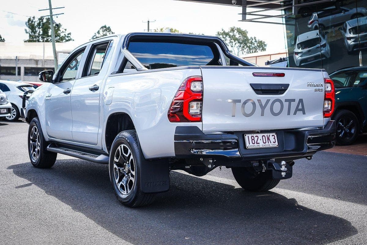 2025 Toyota Hilux SR5 in Silver