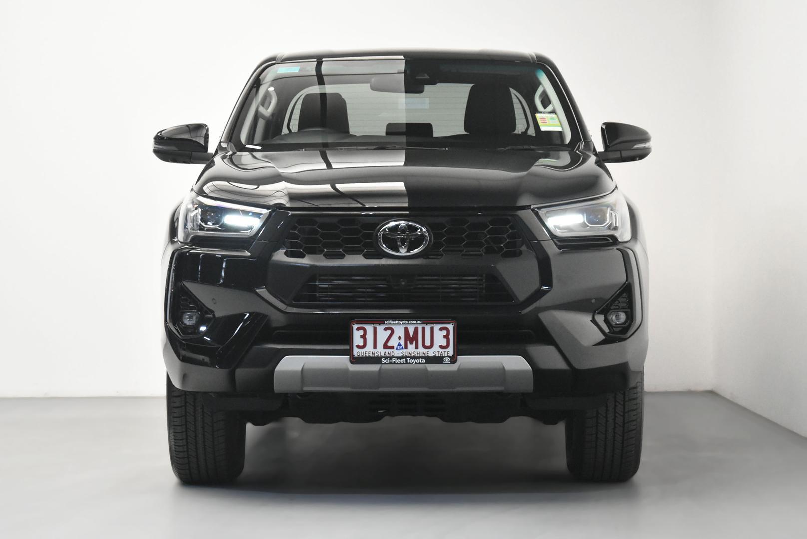 2025 Toyota Hilux SR5 in Black