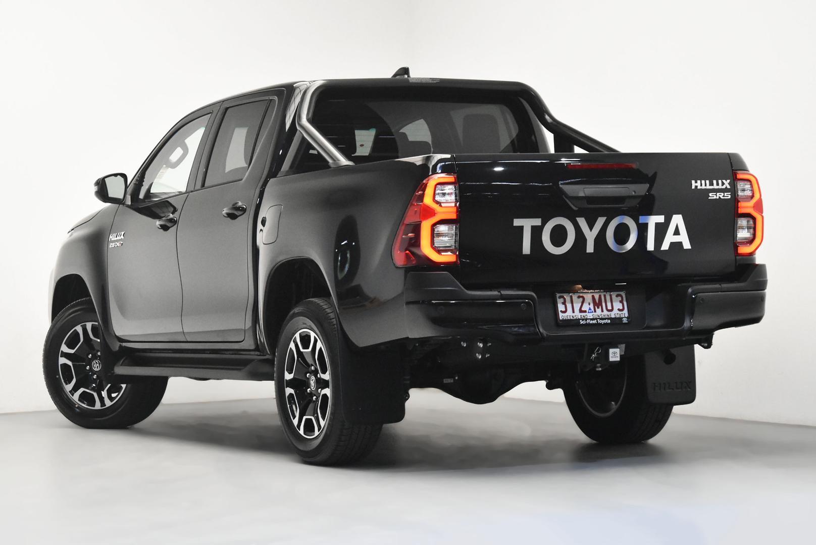 2025 Toyota Hilux SR5 in Black