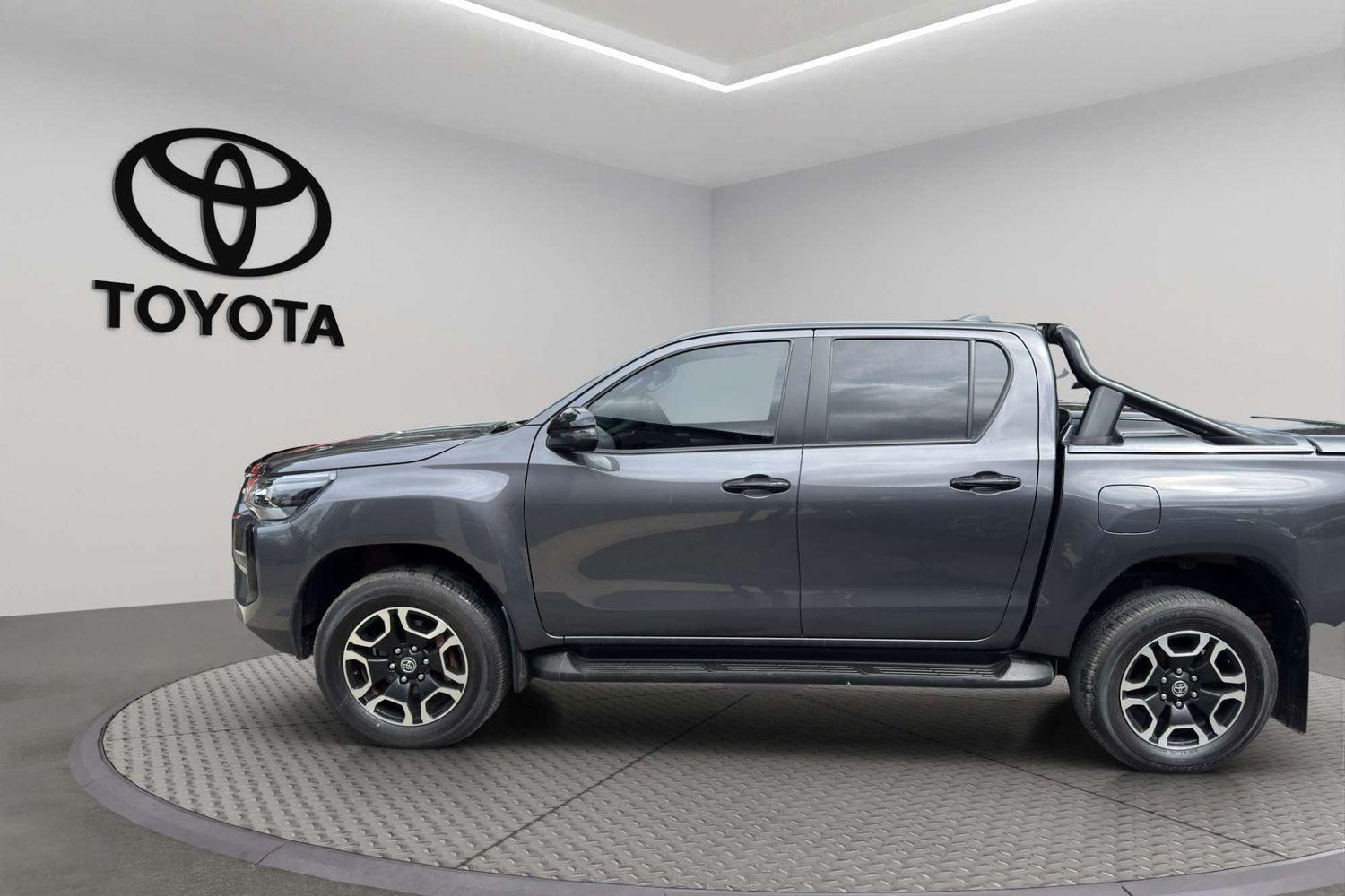 2024 Toyota Hilux SR5 in Silver