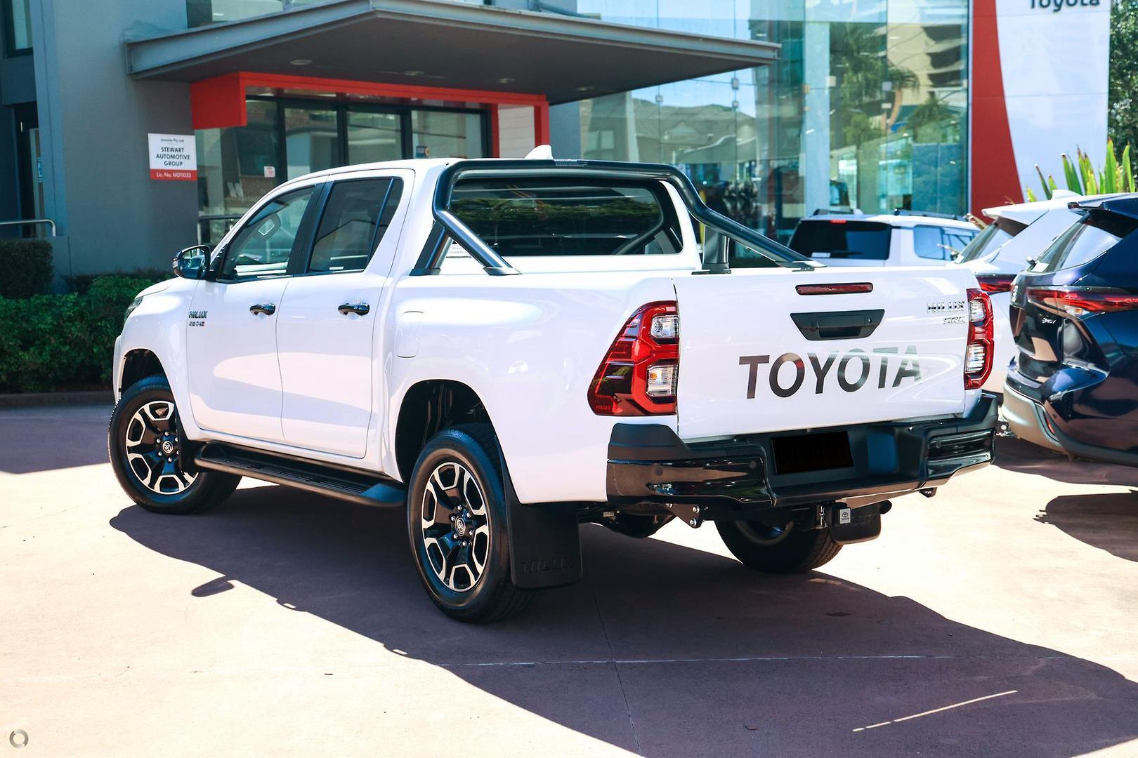 2025 Toyota Hilux SR5 in White