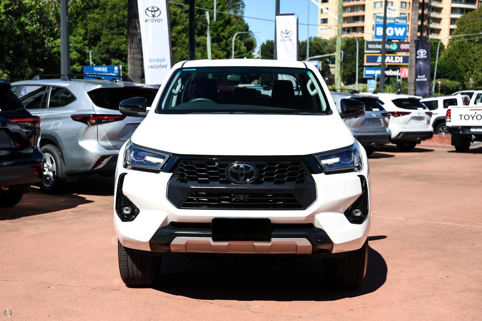 2025 Toyota Hilux SR5 in White