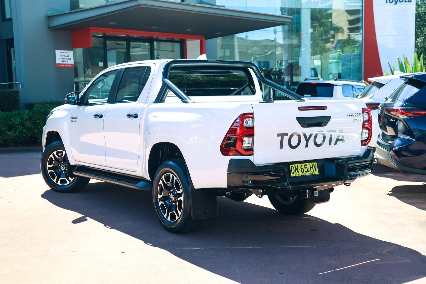 2025 Toyota Hilux SR5 in White