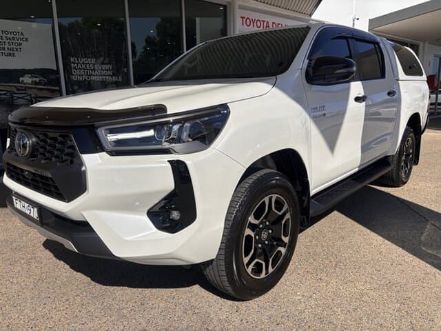 2025 Toyota Hilux SR5 in White