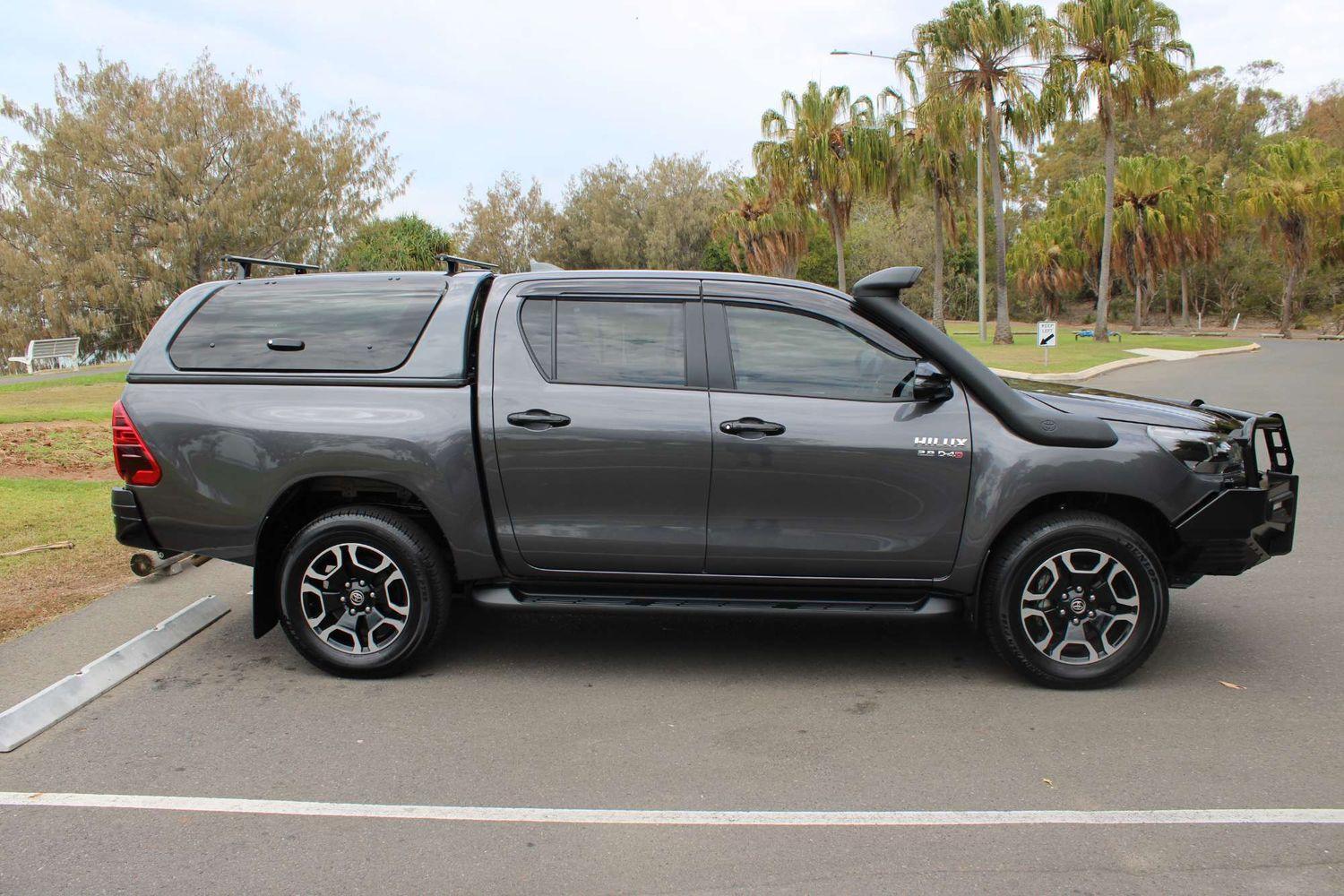 2025 Toyota Hilux SR5 in Silver