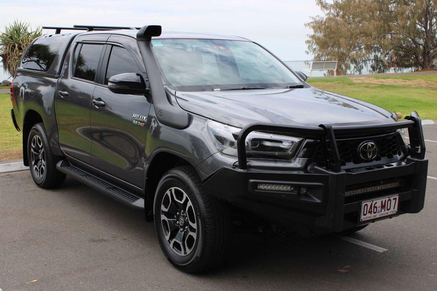 2025 Toyota Hilux SR5 in Silver