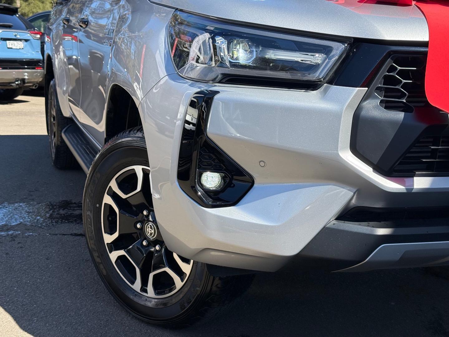 2025 Toyota Hilux SR5 in Silver