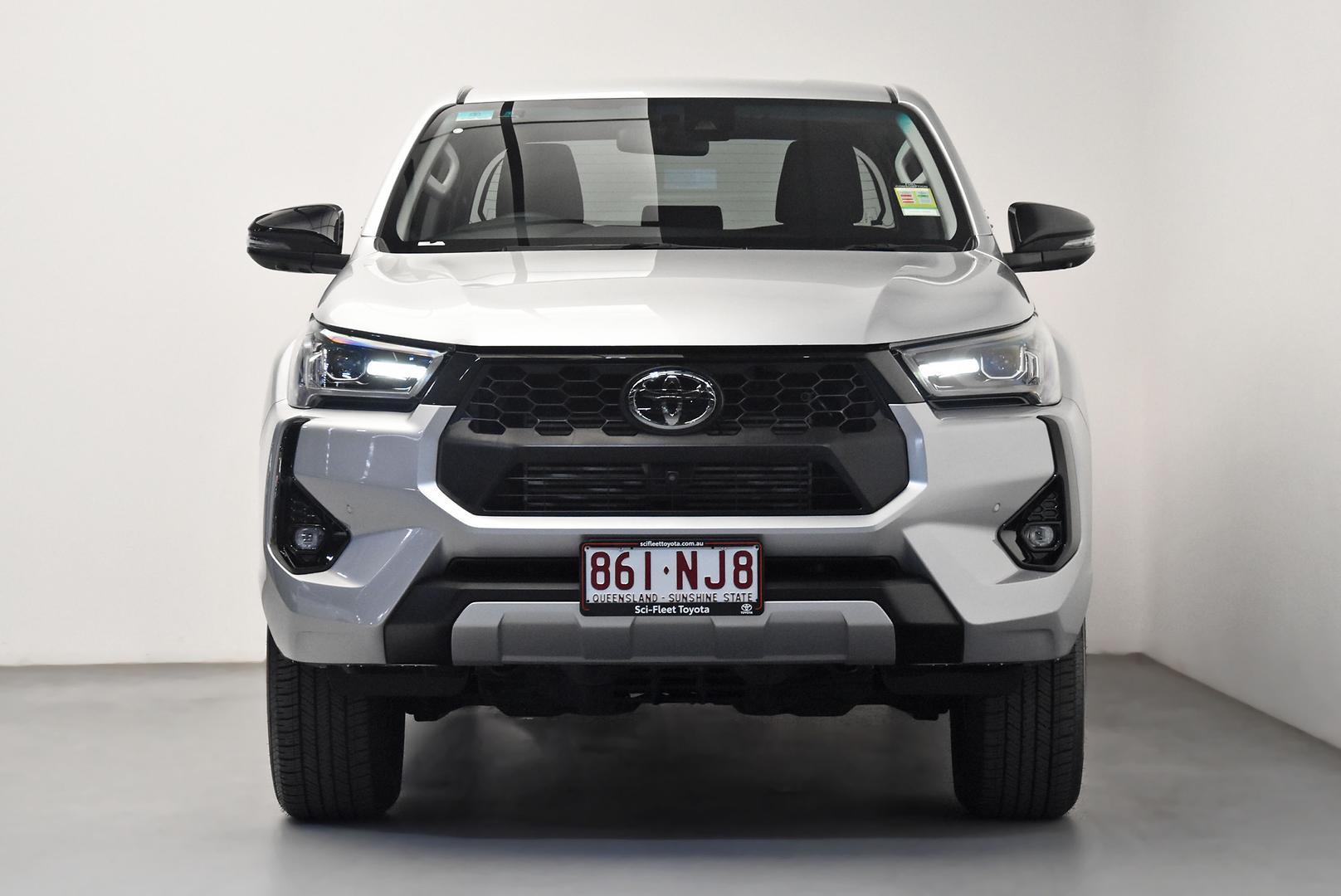 2025 Toyota Hilux SR5 in Silver