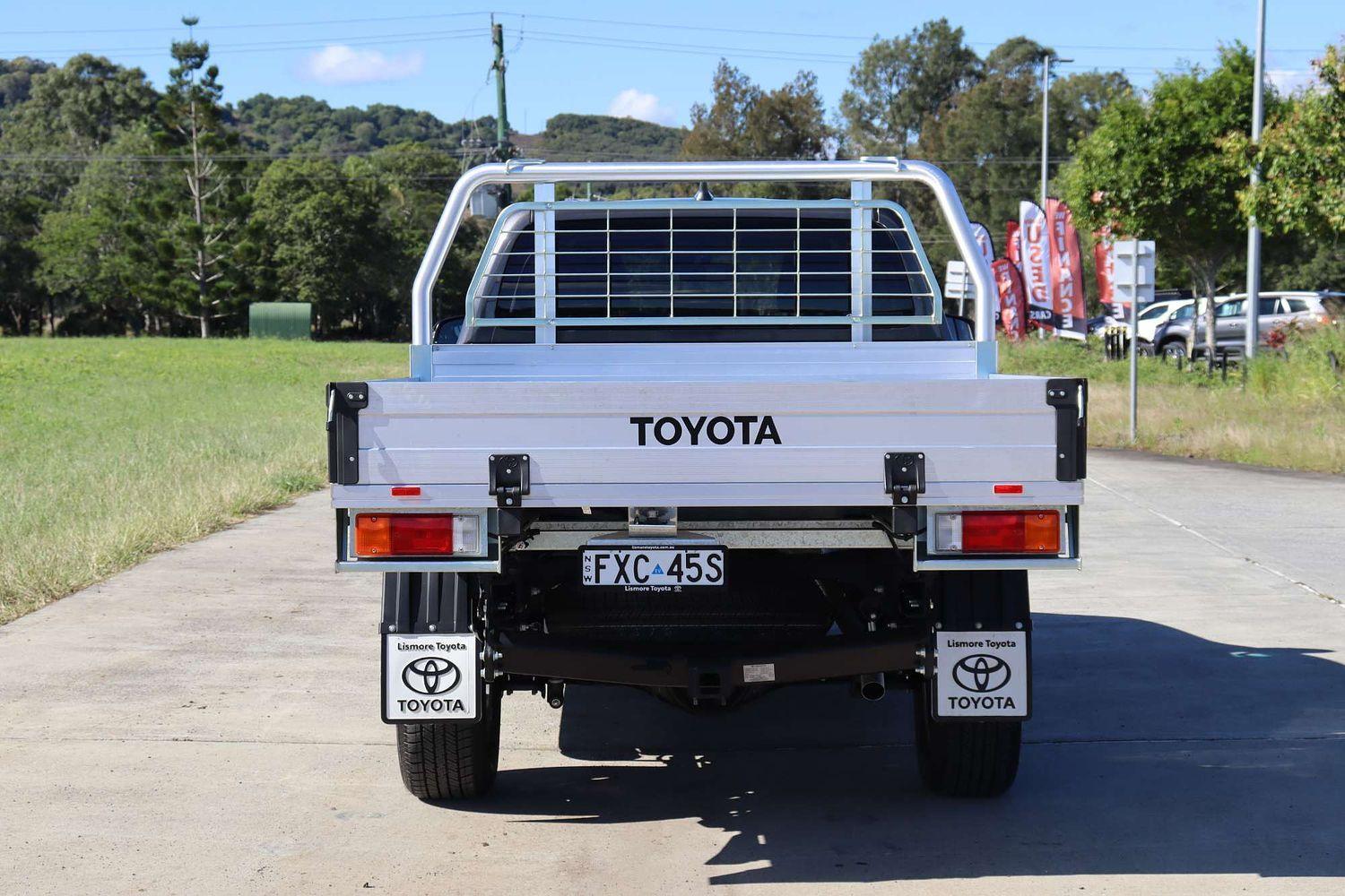 2025 Toyota Hilux SR5 in Silver