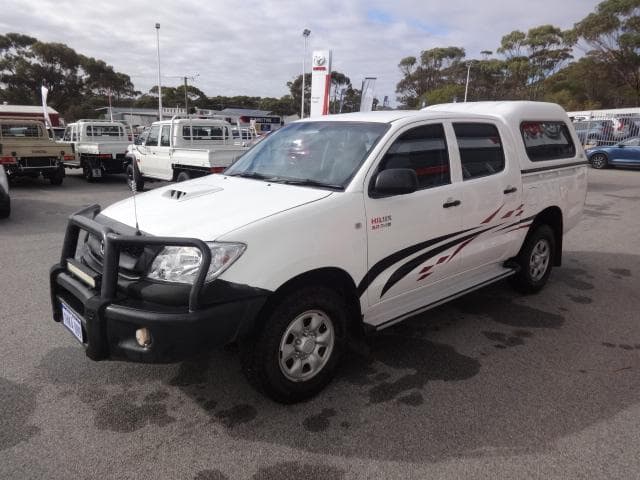 2011 Toyota Hilux SR in White