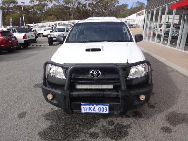 2011 Toyota Hilux SR in White