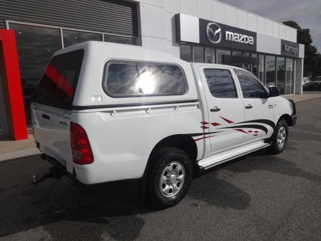 2011 Toyota Hilux SR in White