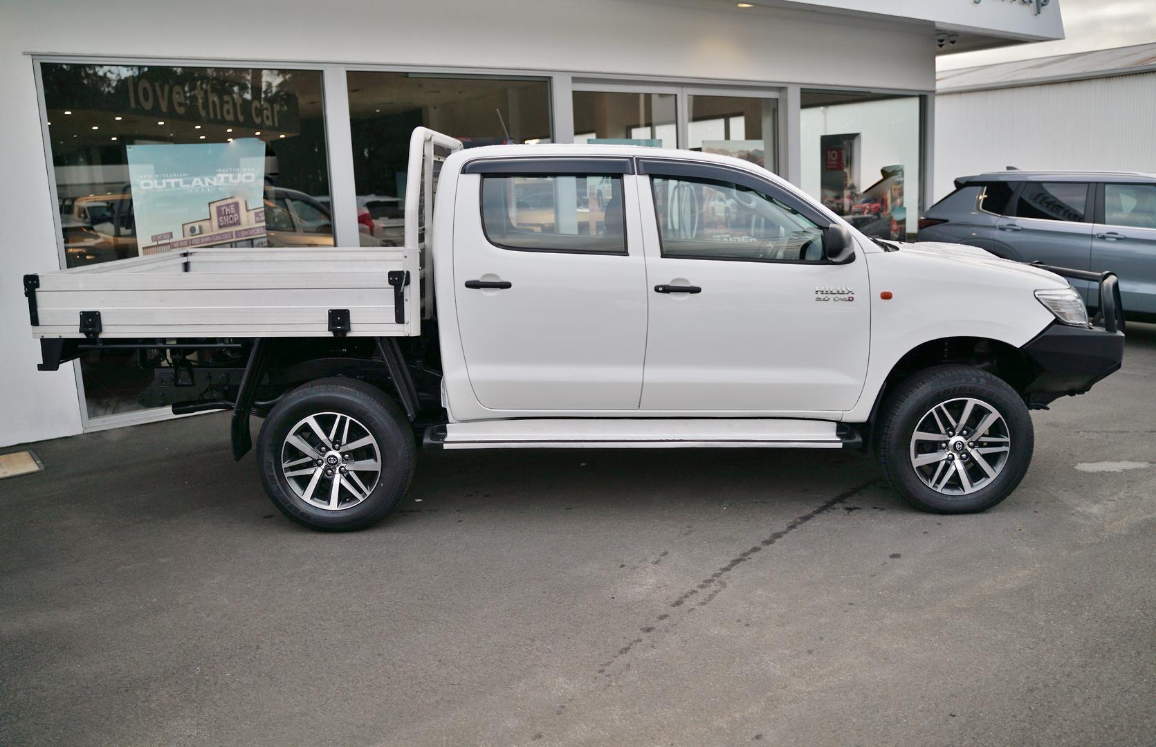 2014 Toyota Hilux SR in White
