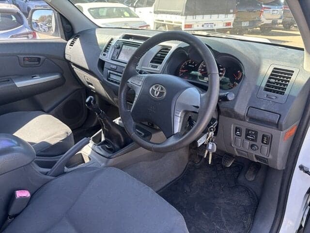 2011 Toyota Hilux SR5 in White
