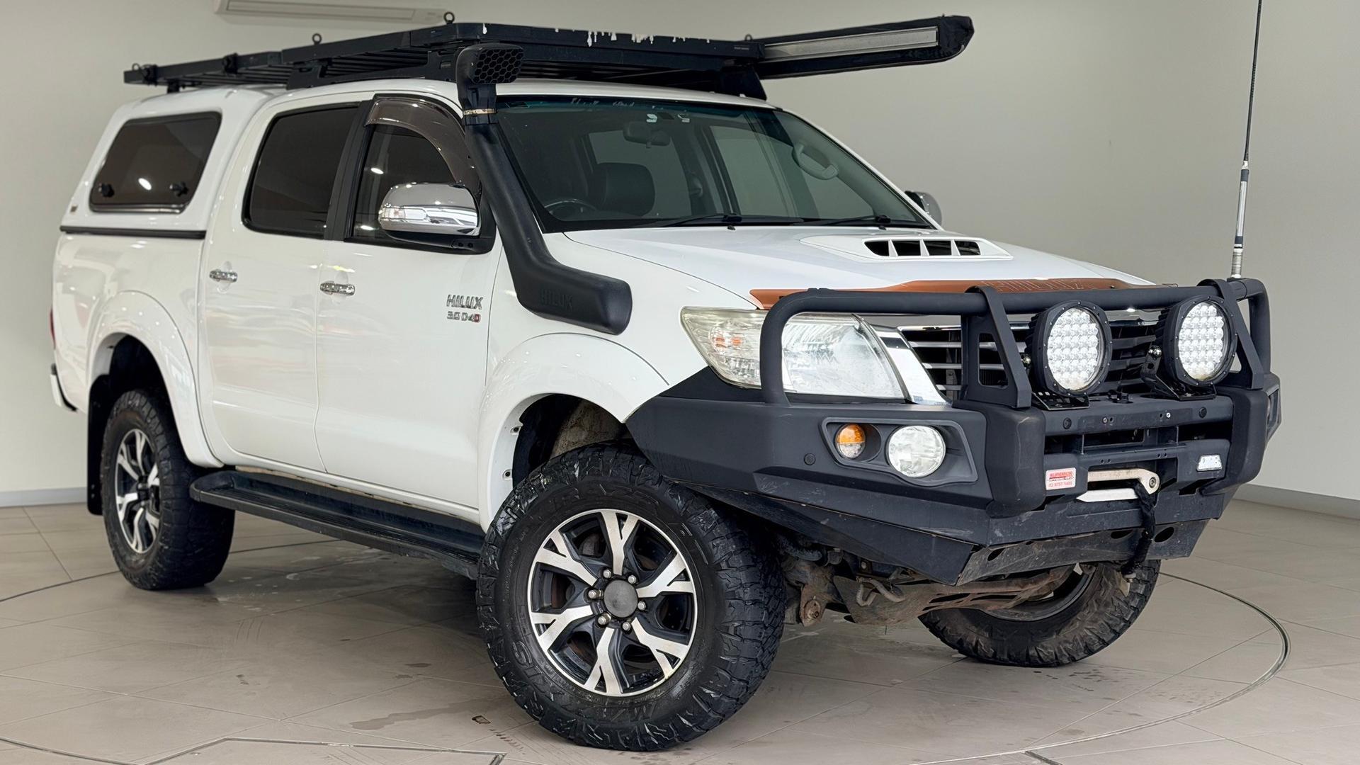 2014 Toyota Hilux SE in White
