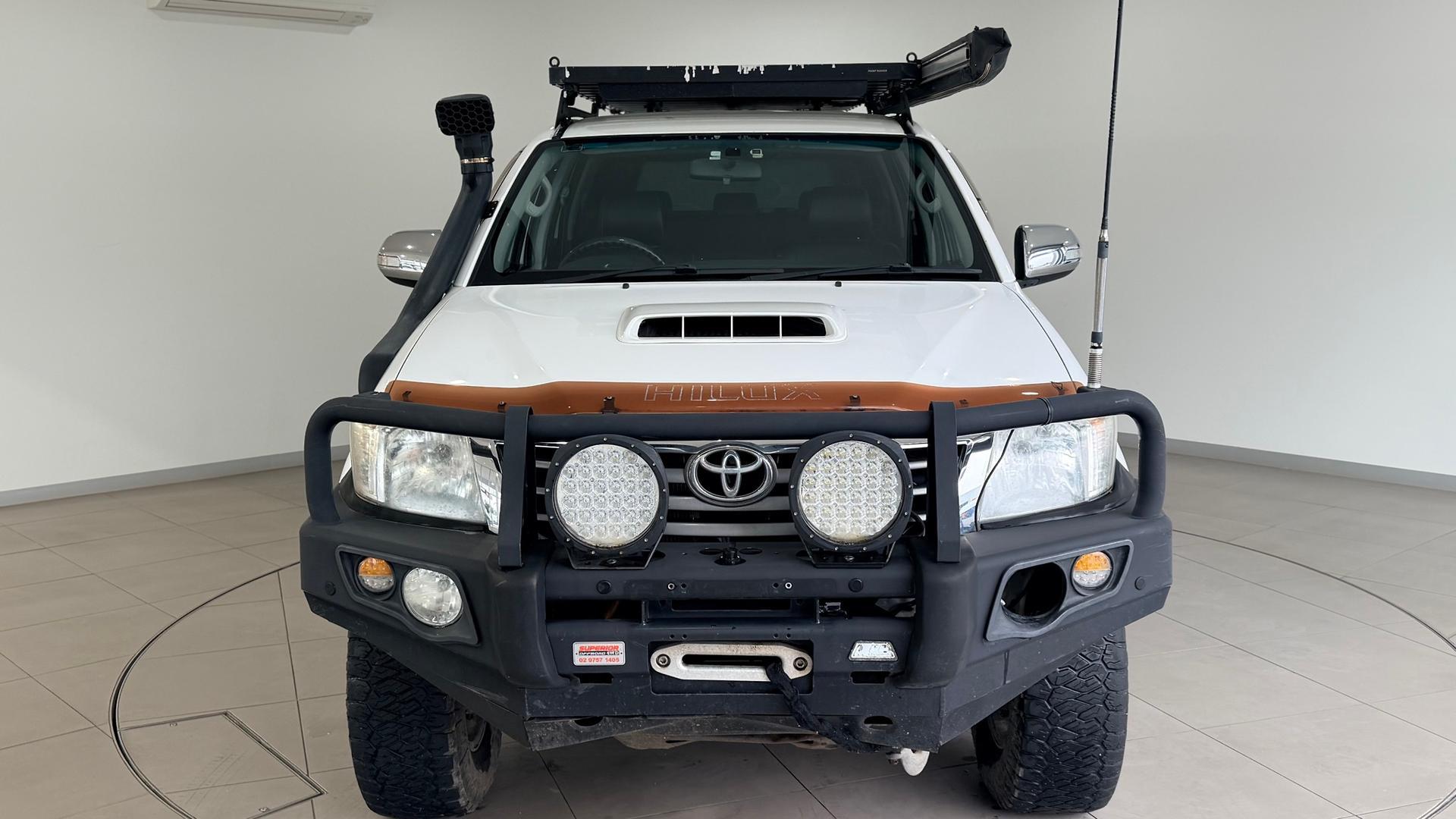 2014 Toyota Hilux SE in White