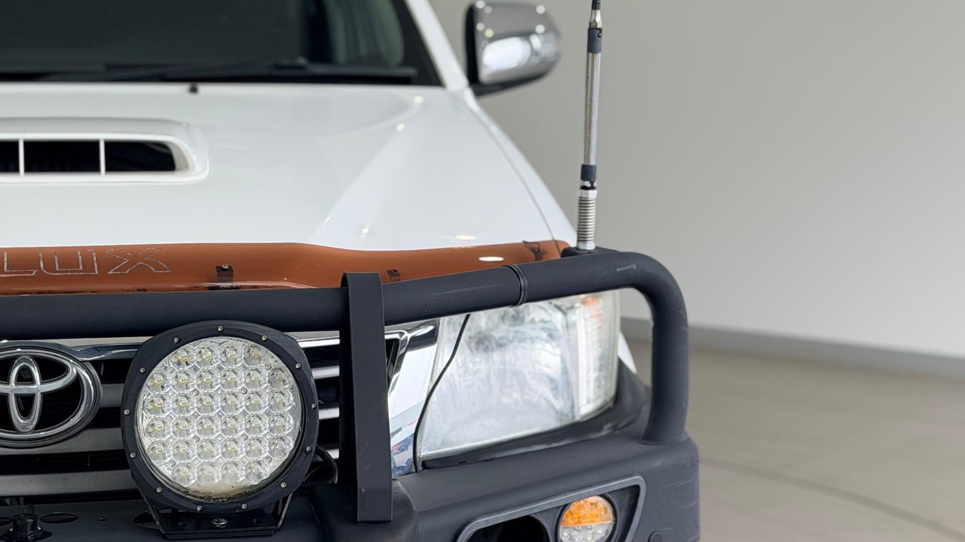 2014 Toyota Hilux SE in White