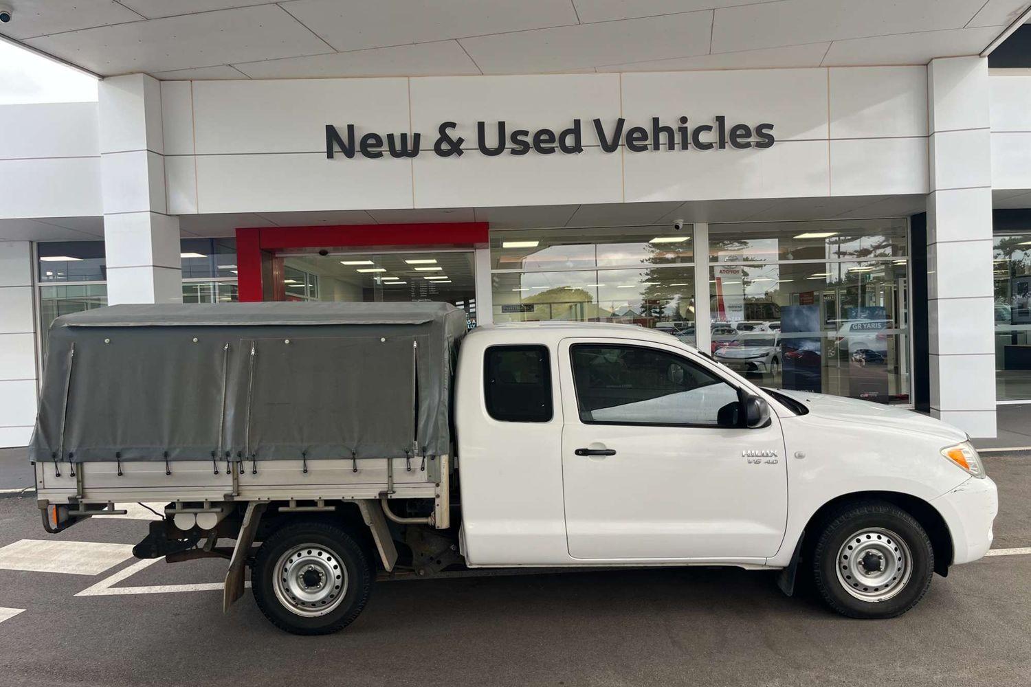 2007 Toyota Hilux SR in White
