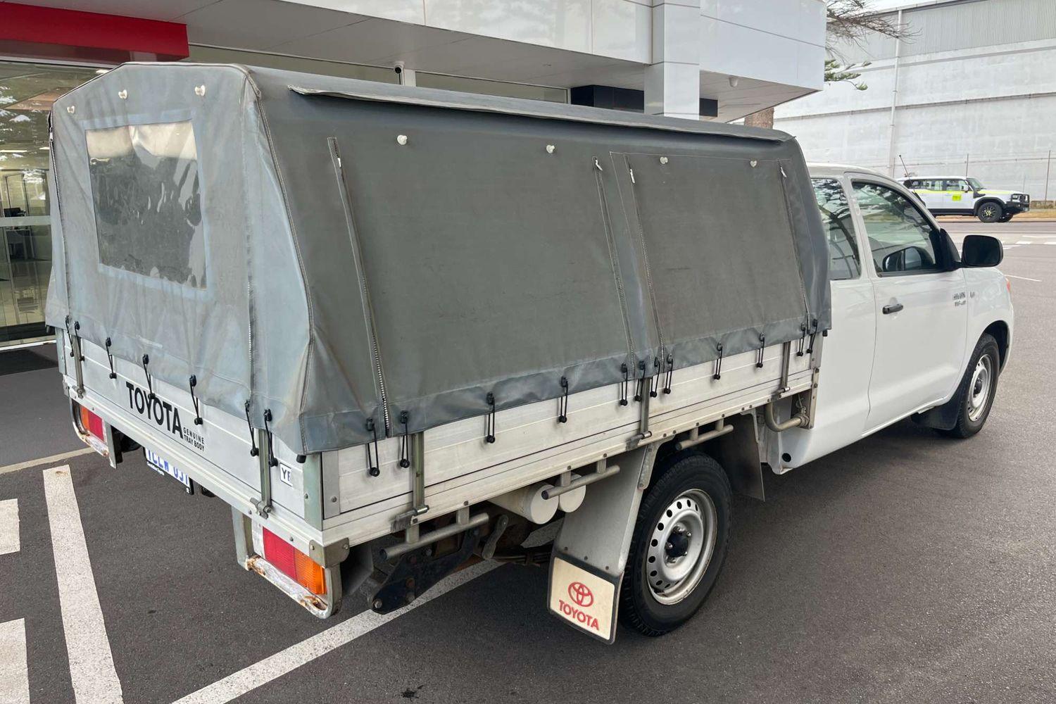 2007 Toyota Hilux SR in White