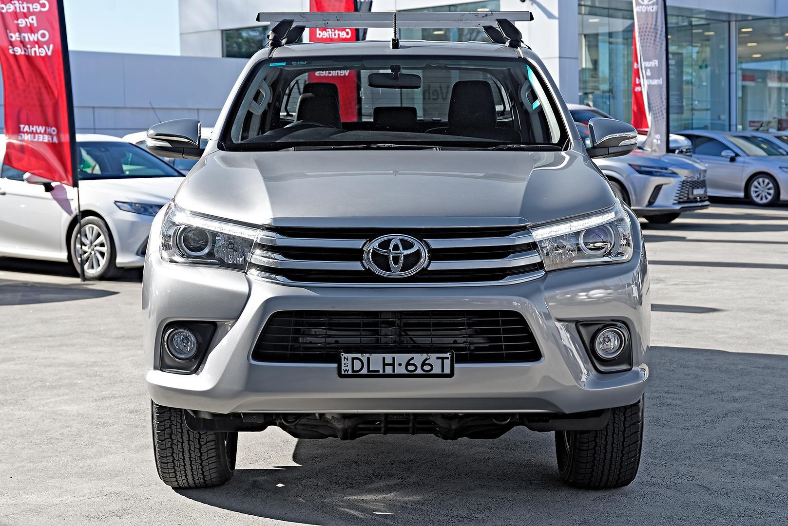 2016 Toyota Hilux SR5 in Silver
