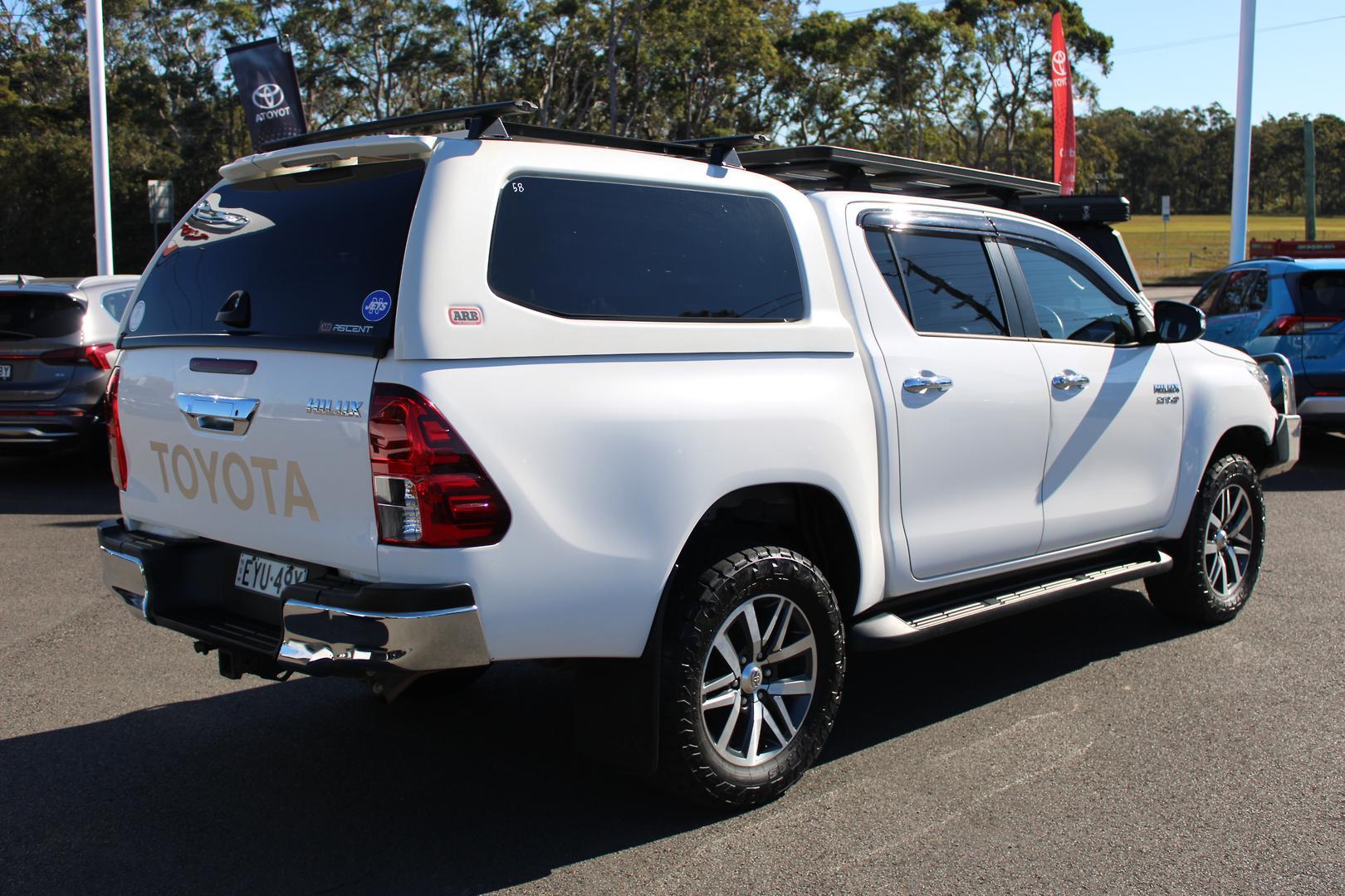 2016 Toyota Hilux SR5 in White