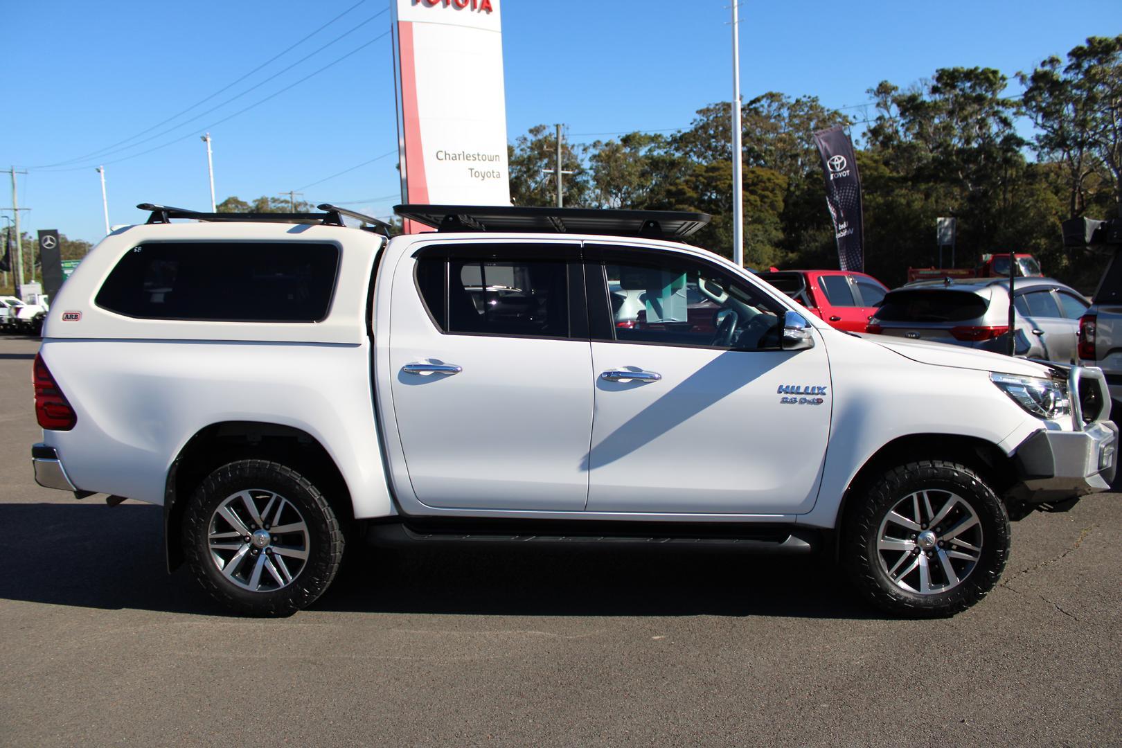 2016 Toyota Hilux SR5 in White