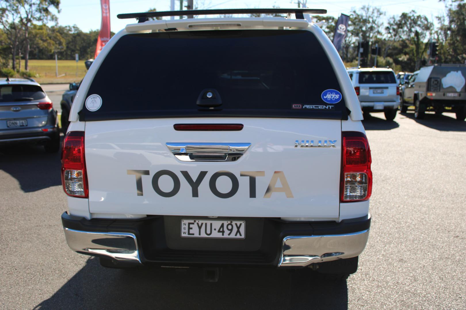 2016 Toyota Hilux SR5 in White