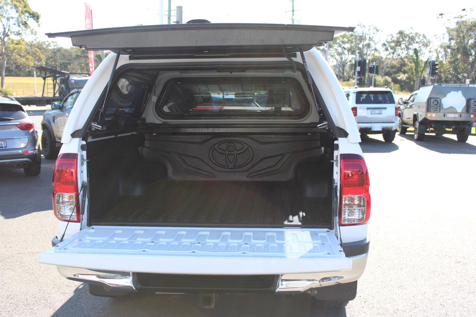 2016 Toyota Hilux SR5 in White