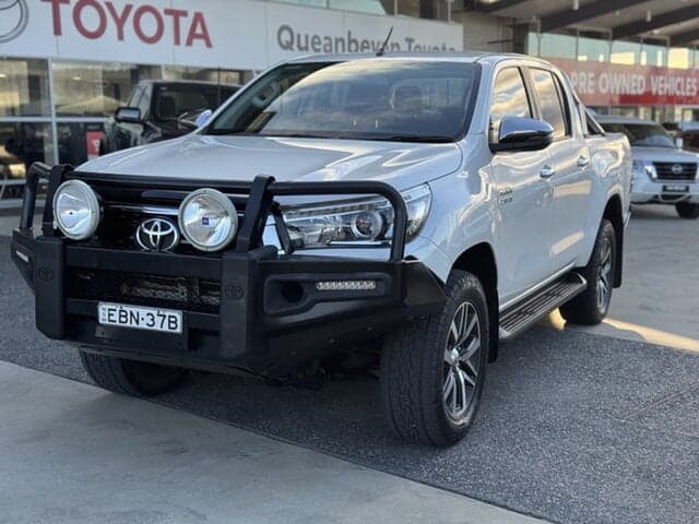 2019 Toyota Hilux SR5 in White
