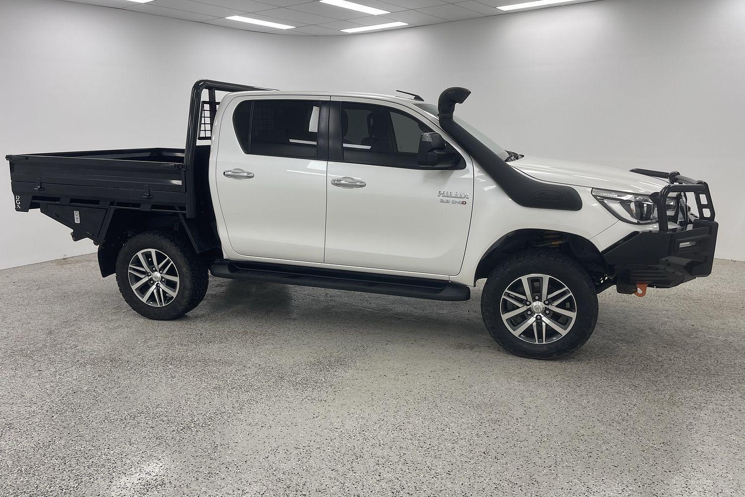 2020 Toyota Hilux SR5 in White