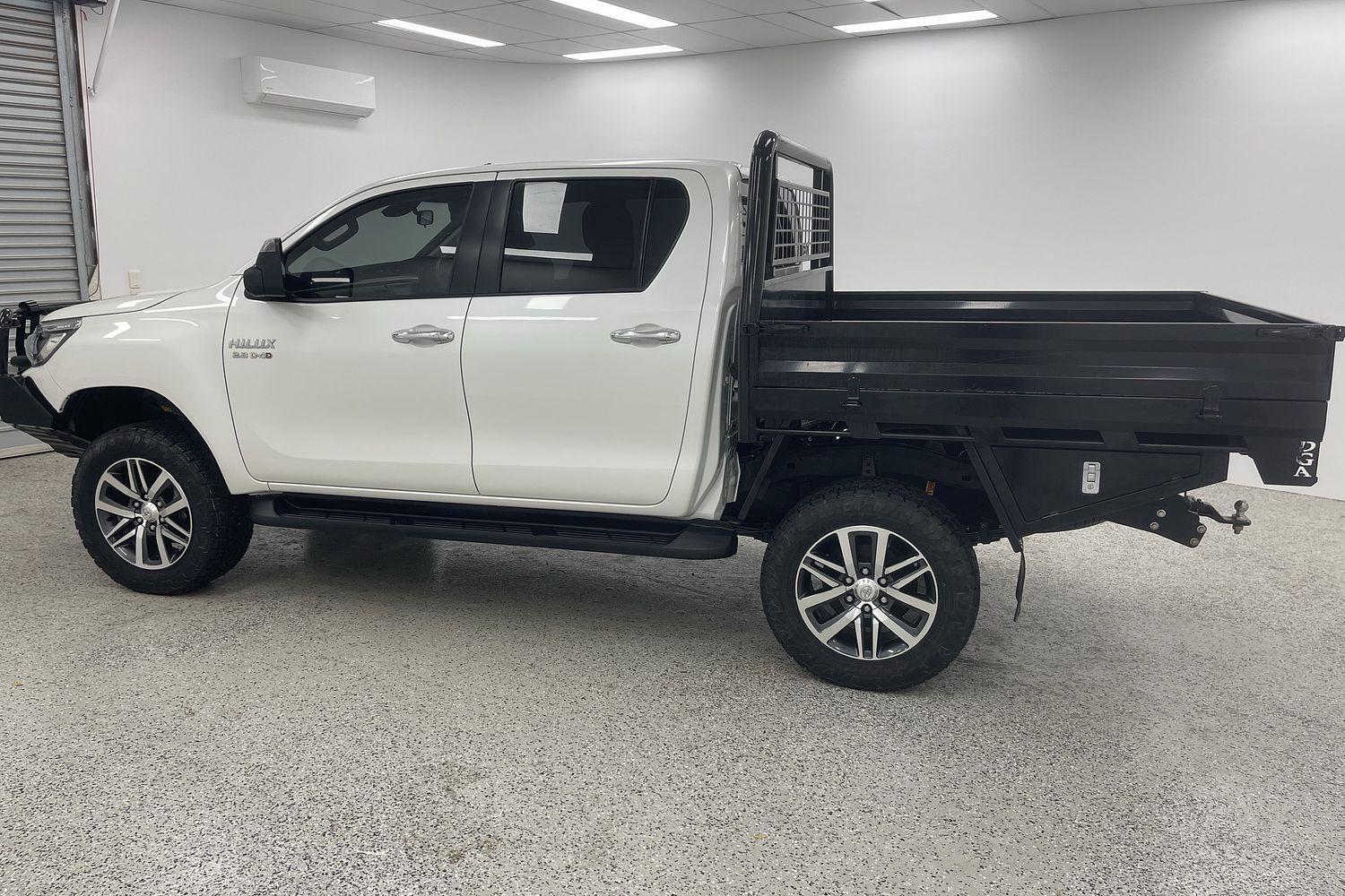 2020 Toyota Hilux SR5 in White