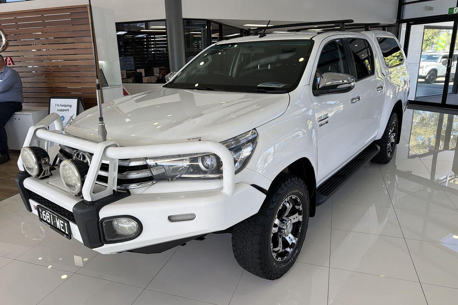 2016 Toyota Hilux SR5 in White